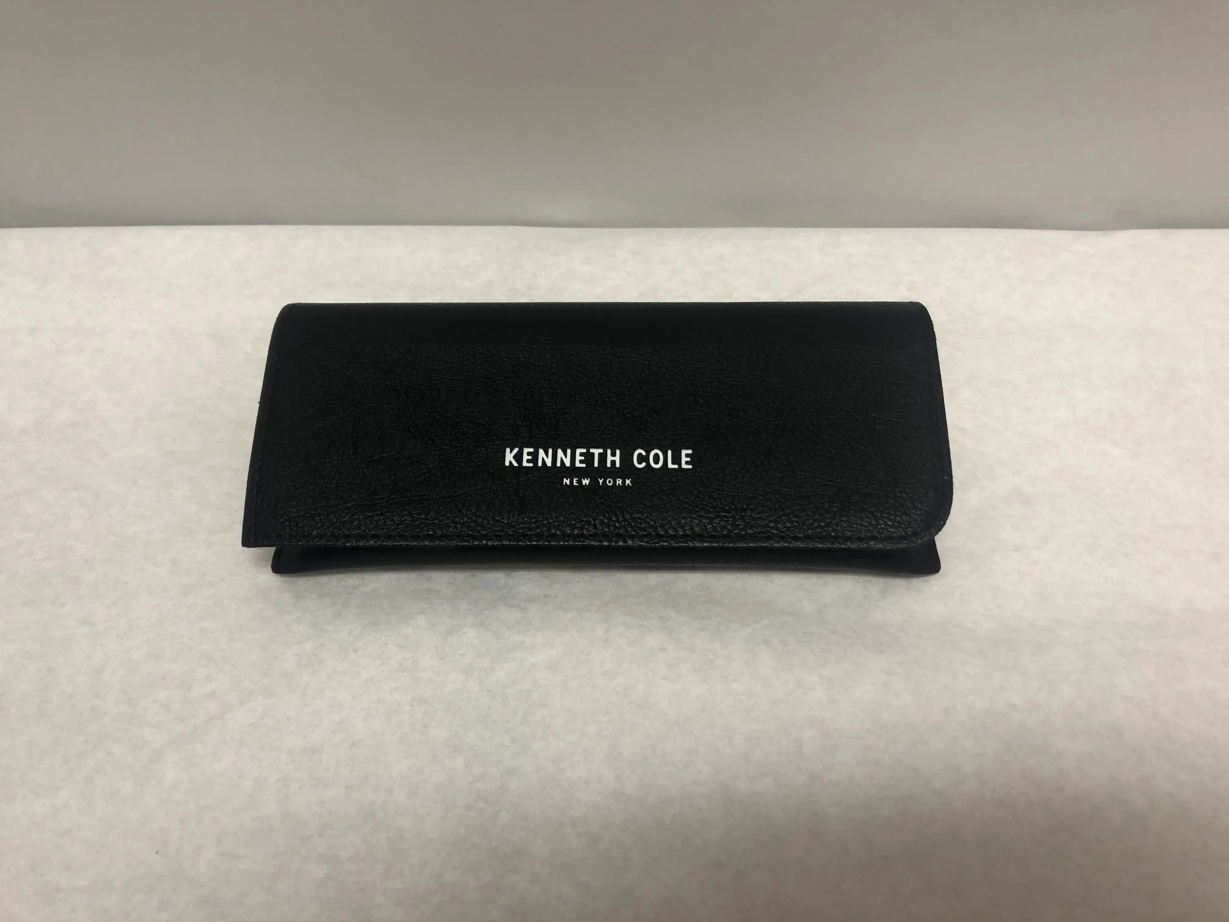 Kenneth Cole Optical Eyeglasses Semi-Hard Case | KMOPT-32